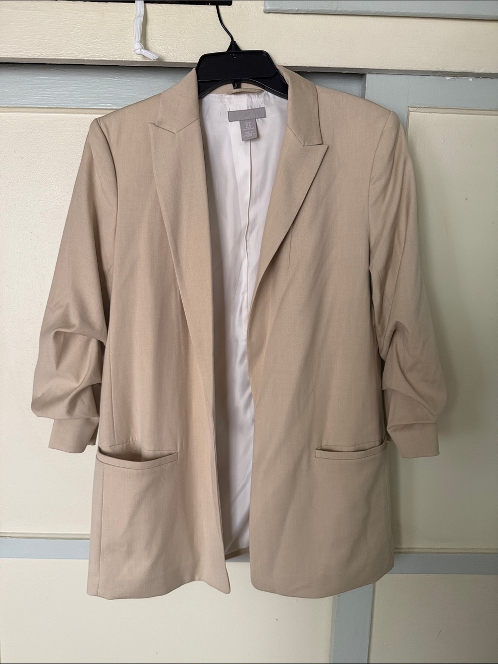H&M Light Beige Open-Front Blazer with Three-Quarter Sleeves